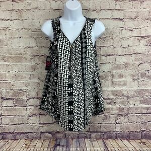 2B Bebe Black Print Zipper V Neck Top
